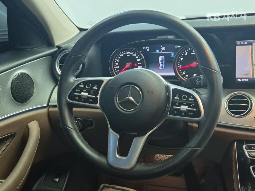 Mercedes-Benz E-Class (W213)E300 Avantgarde - 9
