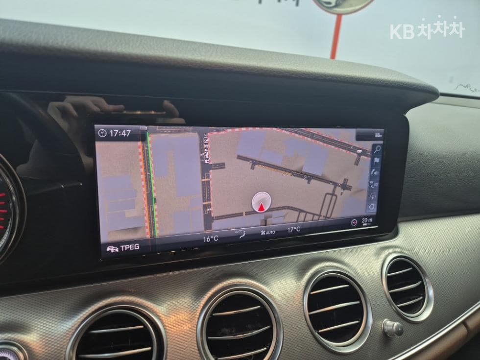Mercedes-Benz E-Class (W213)E300 Avantgarde - 14