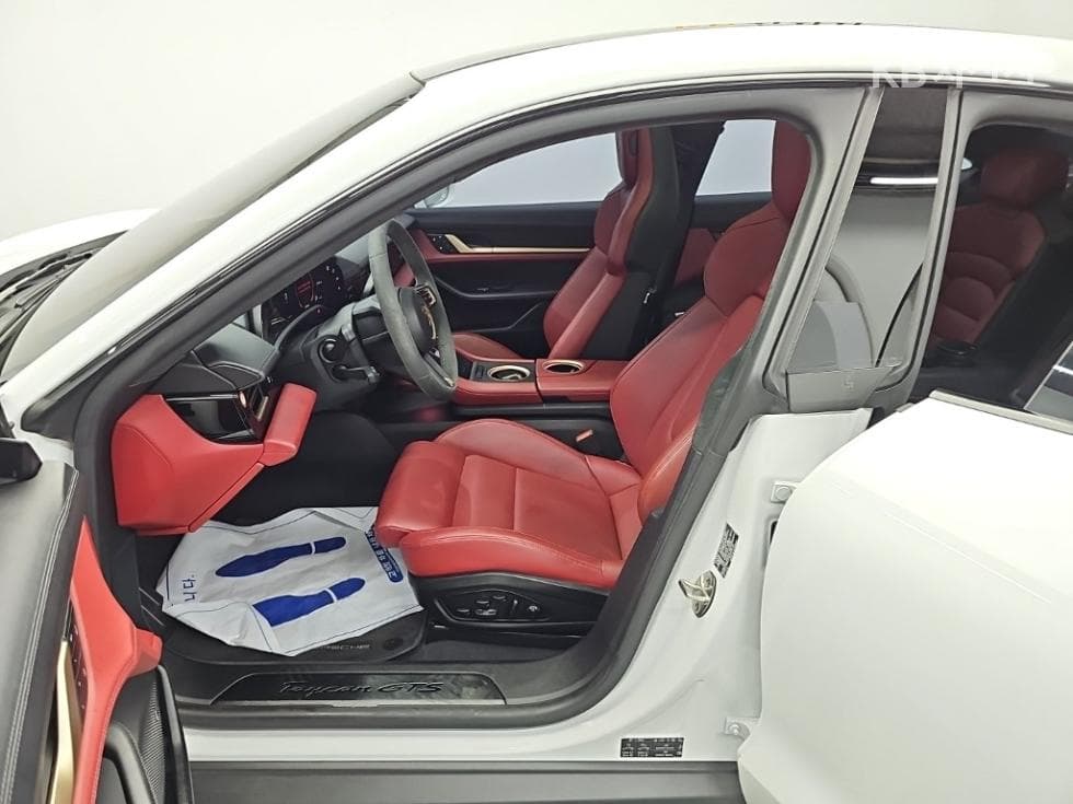 Porsche TaycanGTS - 11