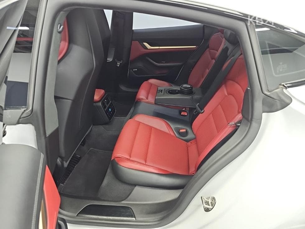 Porsche TaycanGTS - 12