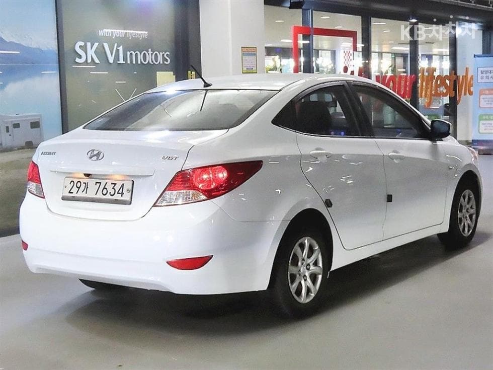 Hyundai Accent(신형)1.6 VGT Smart - 4