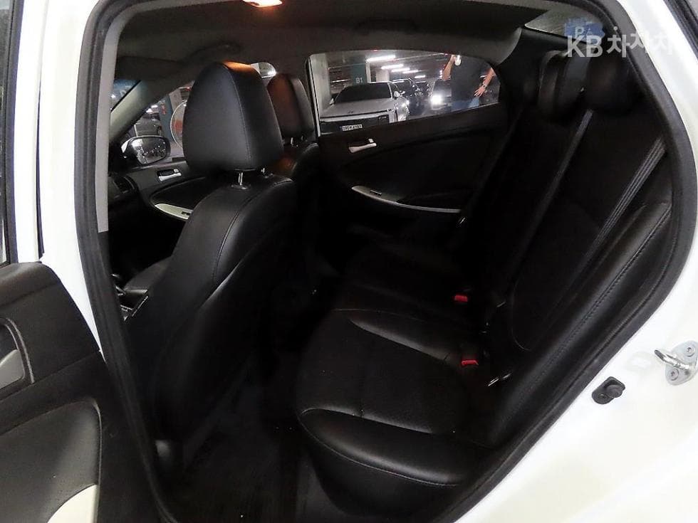 Hyundai Accent(신형)1.6 VGT Smart - 7