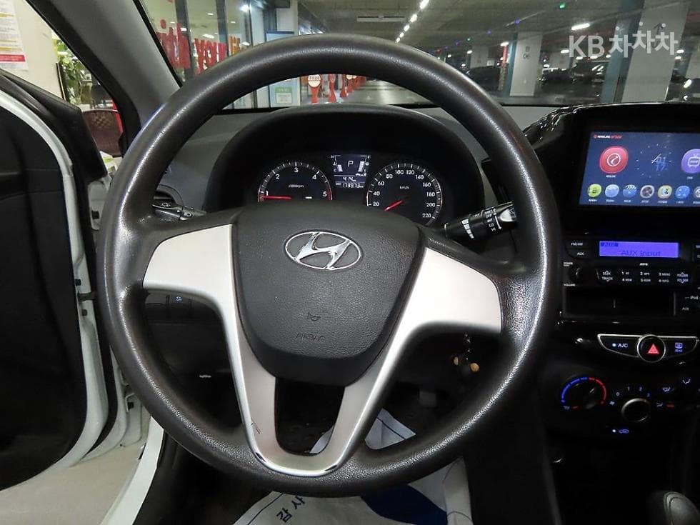 Hyundai Accent(신형)1.6 VGT Smart - 8