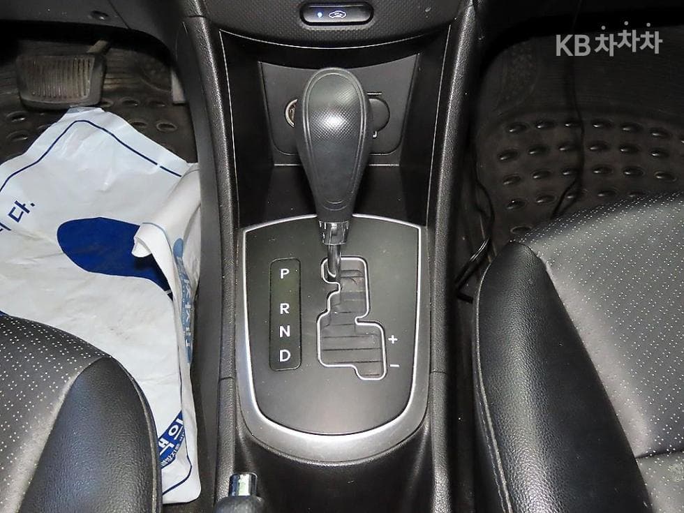 Hyundai Accent(신형)1.6 VGT Smart - 12