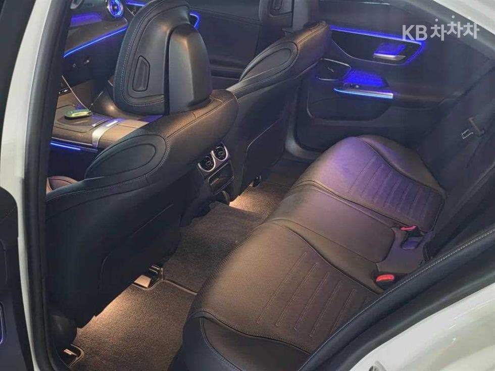 Mercedes-Benz C-Клас 6세대(W206)C300 AMG Line - 13