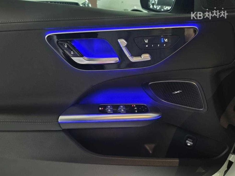 Mercedes-Benz C-Клас 6세대(W206)C300 AMG Line - 14