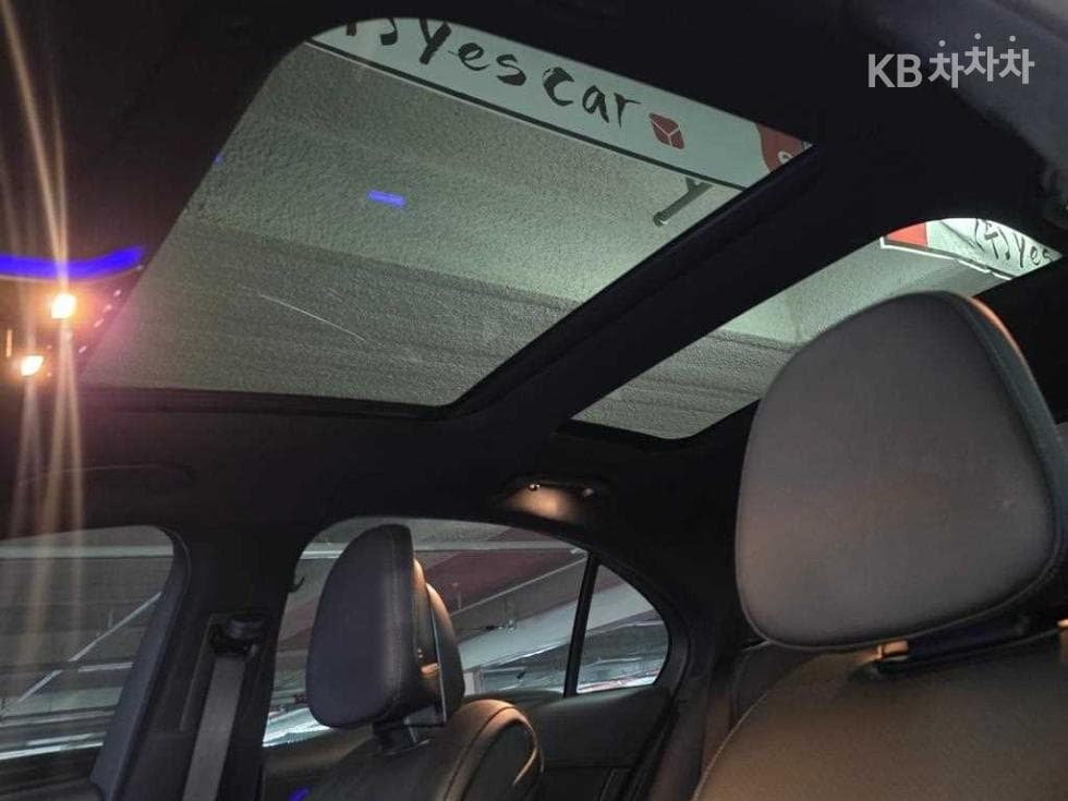 Mercedes-Benz C-Клас 6세대(W206)C300 AMG Line - 18