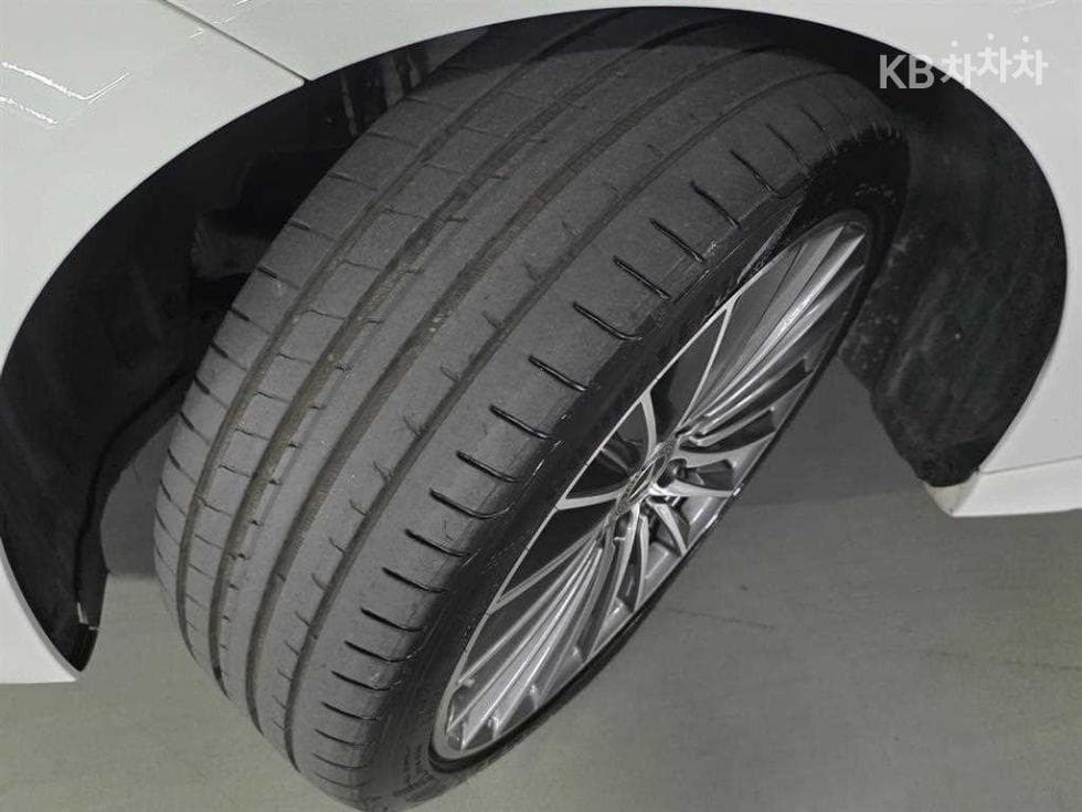 Mercedes-Benz C-Клас 6세대(W206)C300 AMG Line - 20