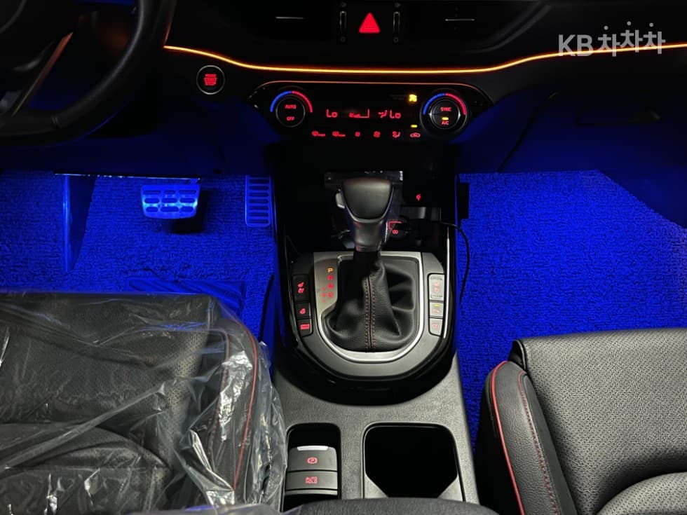 Киа The New (фейслифт) K3 GT(BD)1.6 Турбо Бензин Директ Инжекция 5-врати Signature - 11