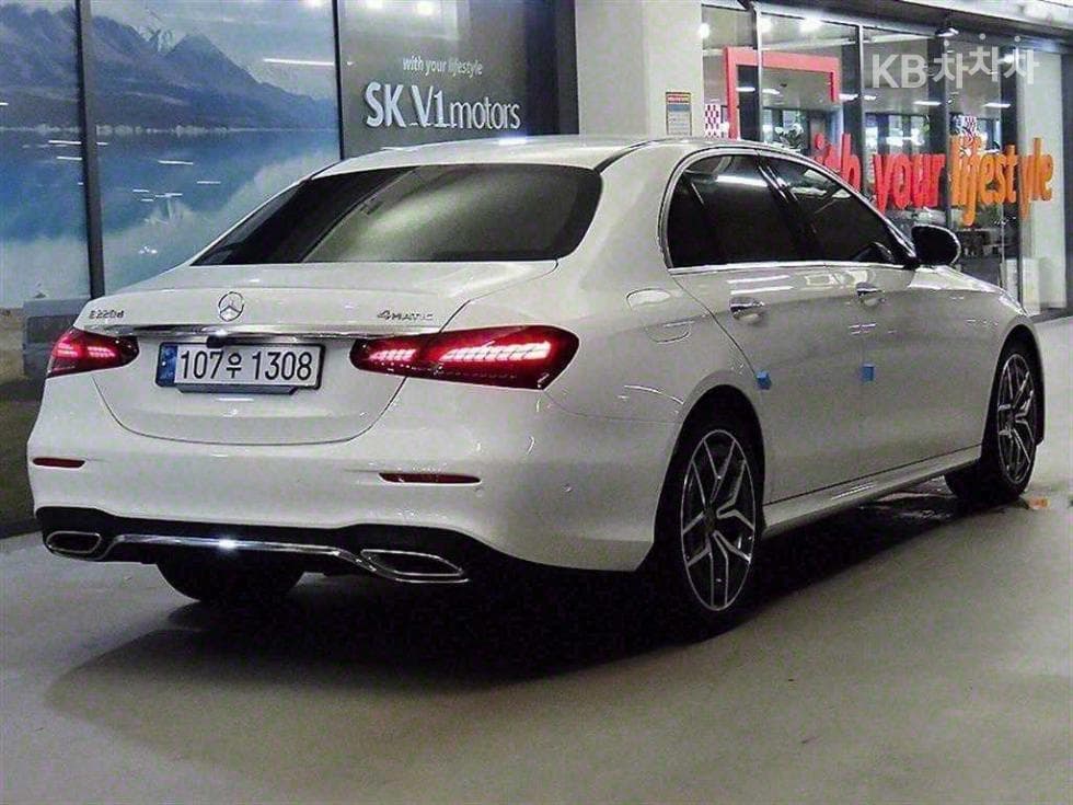 Mercedes-Benz E-Клас (W213)E220d 4MATIC AMG Line - 4