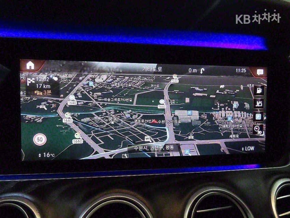 Mercedes-Benz E-Клас (W213)E220d 4MATIC AMG Line - 13