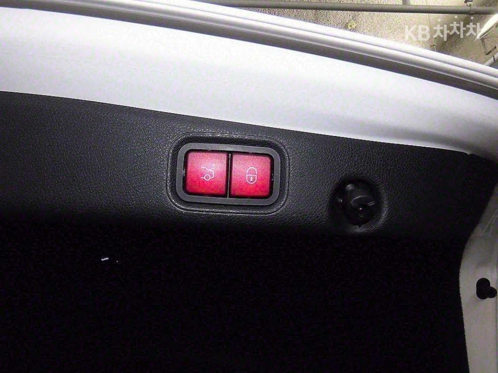 Mercedes-Benz E-Клас (W213)E220d 4MATIC AMG Line - 16