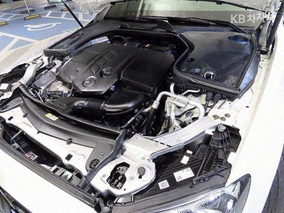 Mercedes-Benz E-Клас (W213)E220d 4MATIC AMG Line - 19