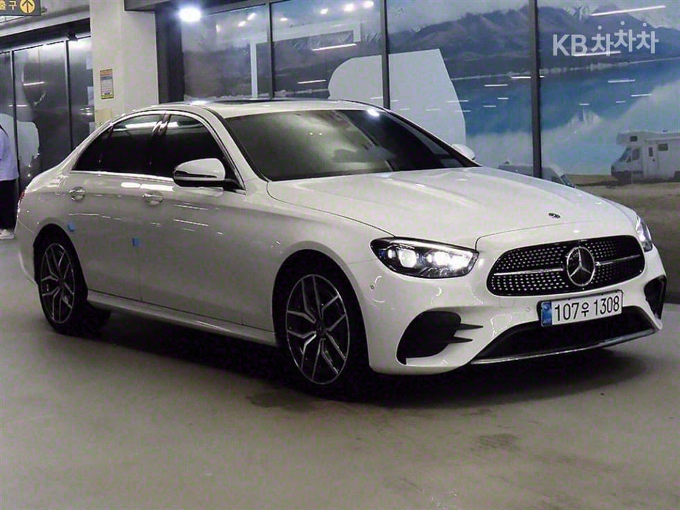 Mercedes-Benz E-Клас (W213) E220d 4MATIC AMG Line - Image 1