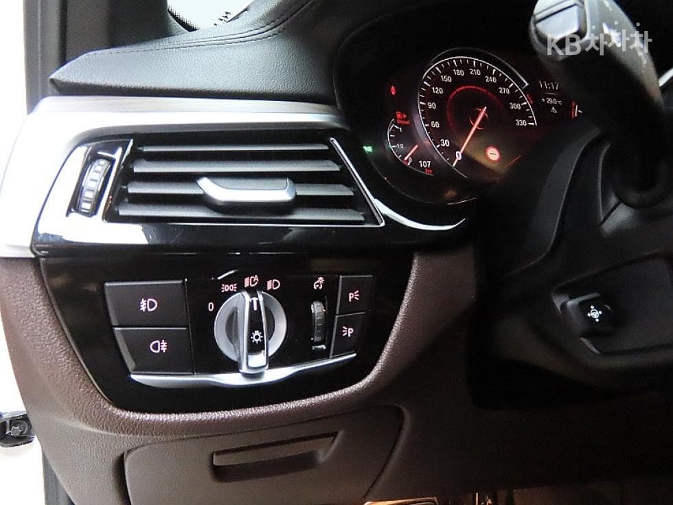BMW 올New5 Series (G30)520d M Sport Plus - 12
