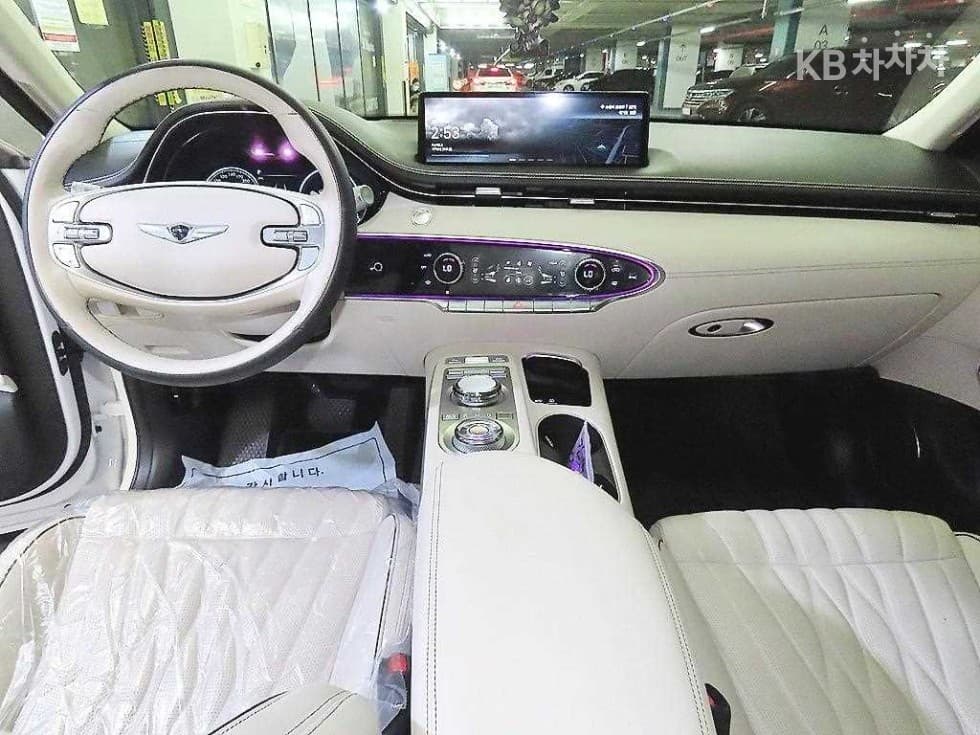 Genesis GV70Gasoline 2.5T AWD - 9