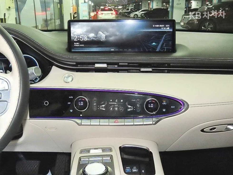 Genesis GV70Gasoline 2.5T AWD - 10