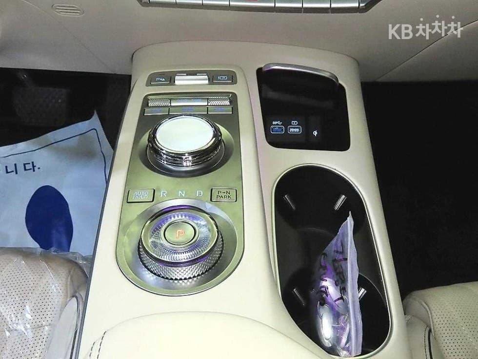 Genesis GV70Gasoline 2.5T AWD - 11