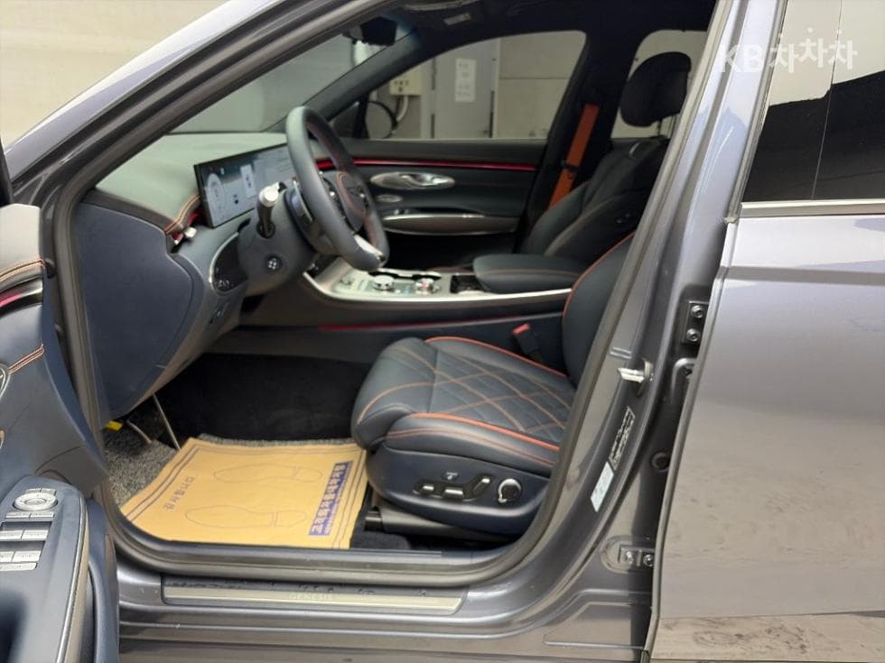 Genesis GV70Gasoline 2.5T AWD - 11