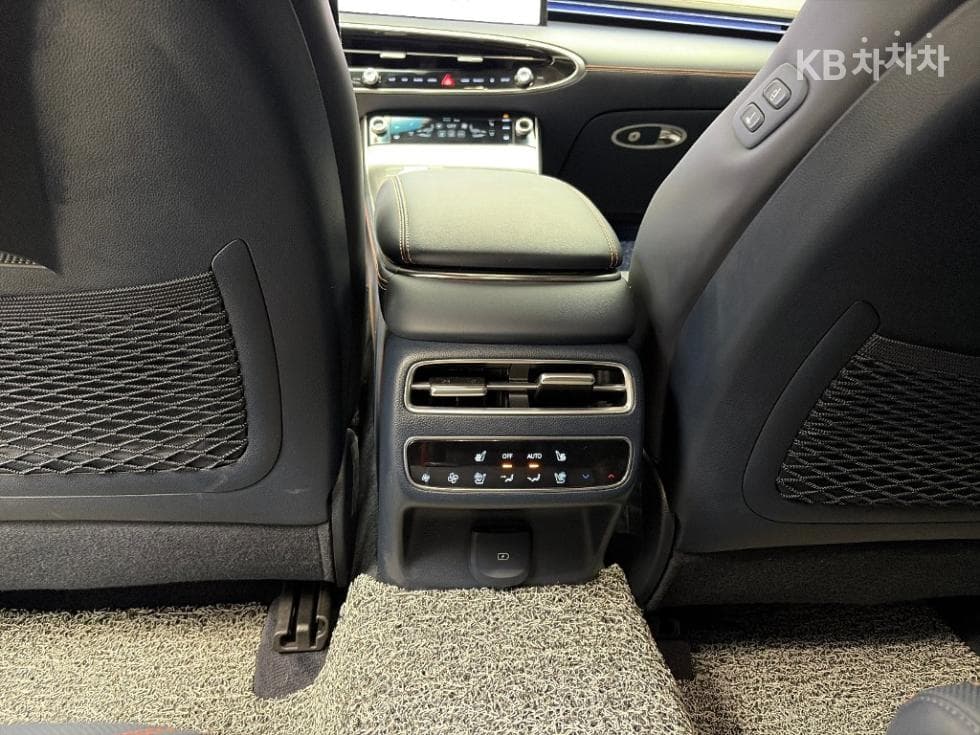 Genesis GV70Gasoline 2.5T AWD - 13