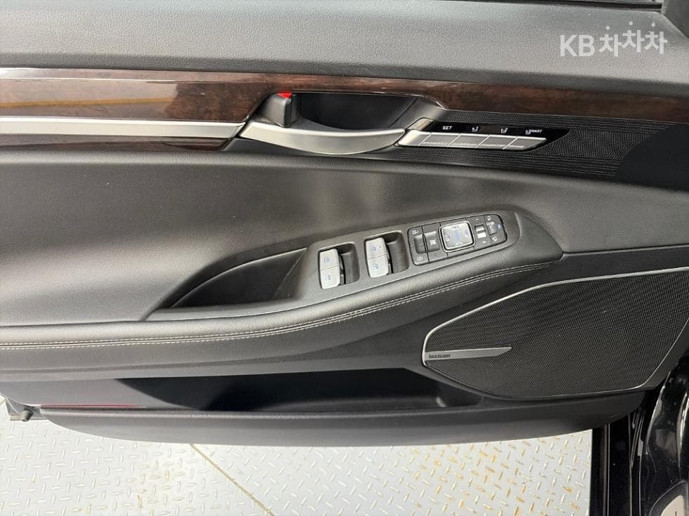 Дженезис EQ9003.8 GDI AWD Премиум Люкс - 17