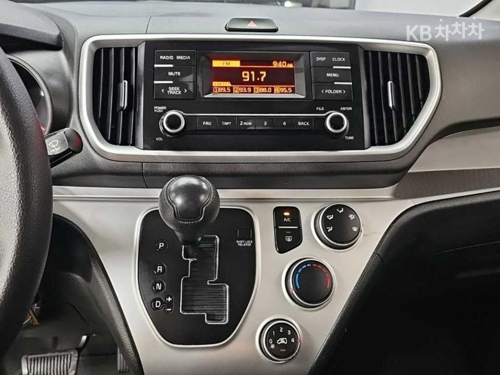 Киа The New (фейслифт) Рей (ван) Ван1.0 Бензин Ван 2-местен Стандартен - 10