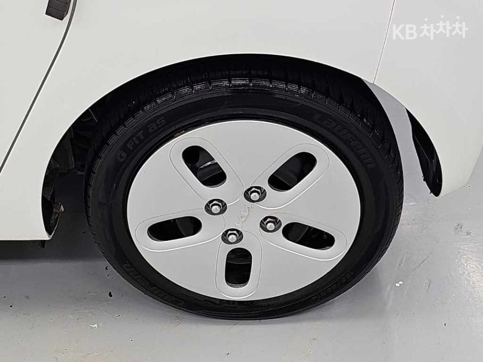 Киа The New (фейслифт) Рей (ван) Ван1.0 Бензин Ван 2-местен Стандартен - 17