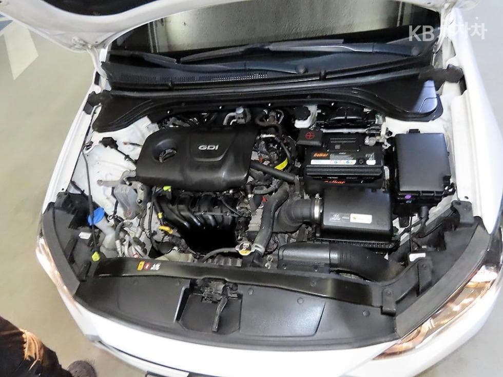 Хюндай Avante (Elantra)AD1.6 GDi Value Plus - 17