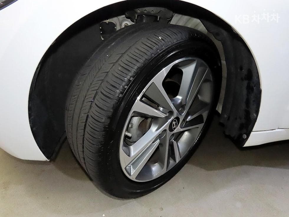 Хюндай Avante (Elantra)AD1.6 GDi Value Plus - 18