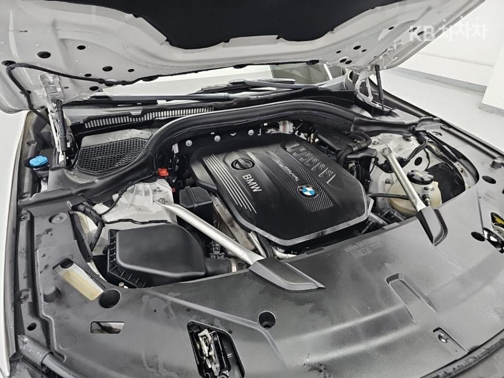 BMW Gran Turismo6 Series GT 630d xDrive Luxury Line - 5