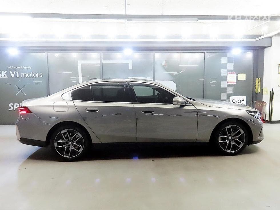 BMW New5 Series(G60)520i SE - 3