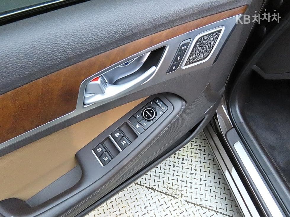 Genesis G803.8 GDI AWD Premium Luxury - 13