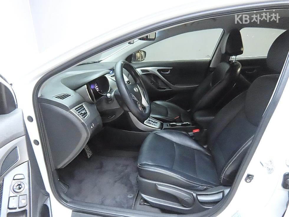 Hyundai Avante (Elantra)MDM16 GDi PREMIER - 10