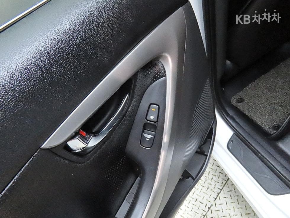 Hyundai Avante (Elantra)MDM16 GDi PREMIER - 18