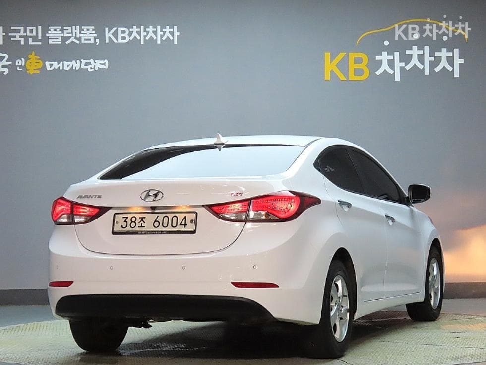 Hyundai The New (facelift) Avante (Elantra)1.6 GDi Smart Standard - 2