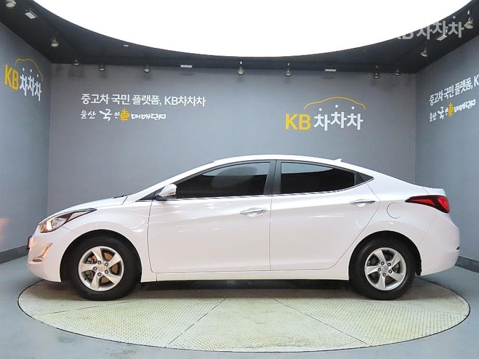 Hyundai The New (facelift) Avante (Elantra)1.6 GDi Smart Standard - 5