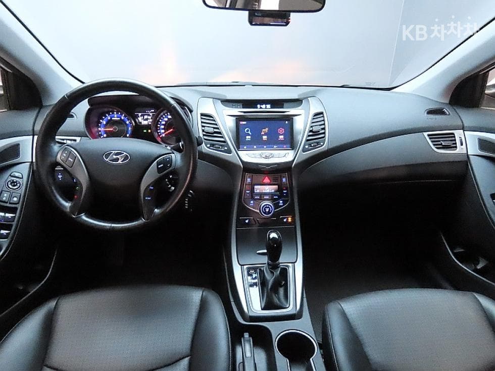 Hyundai The New (facelift) Avante (Elantra)1.6 GDi Smart Standard - 6