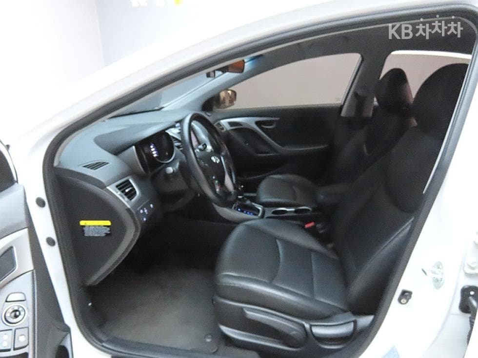 Hyundai The New (facelift) Avante (Elantra)1.6 GDi Smart Standard - 10