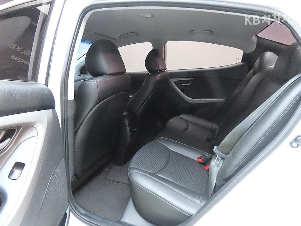 Hyundai The New (facelift) Avante (Elantra)1.6 GDi Smart Standard - 11