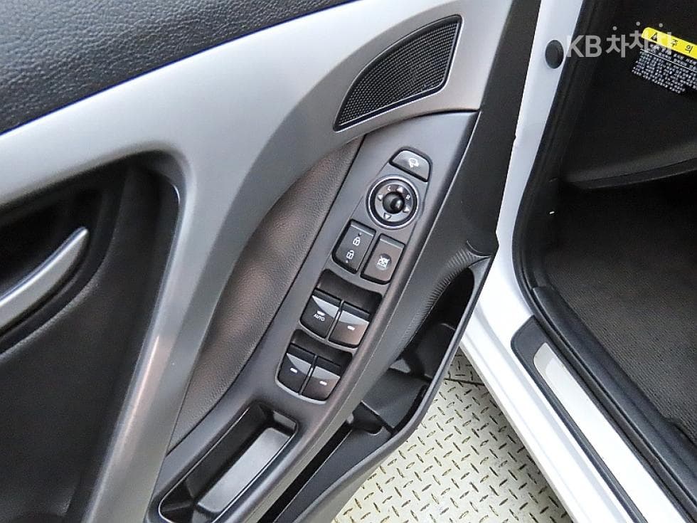 Hyundai The New (facelift) Avante (Elantra)1.6 GDi Smart Standard - 13