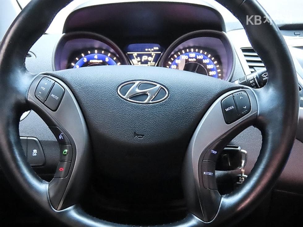 Hyundai The New (facelift) Avante (Elantra)1.6 GDi Smart Standard - 18