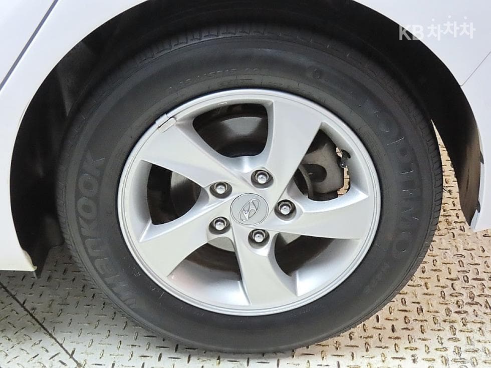 Hyundai The New (facelift) Avante (Elantra)1.6 GDi Smart Standard - 20