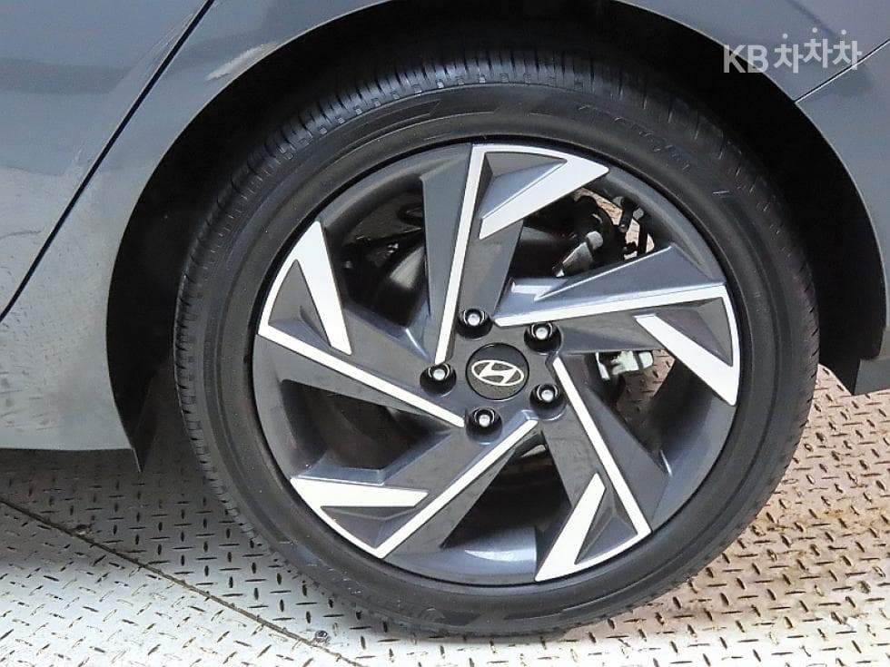 Hyundai The New (facelift) Avante (Elantra) (CN7)1.6 Gasoline Inspiration - 20