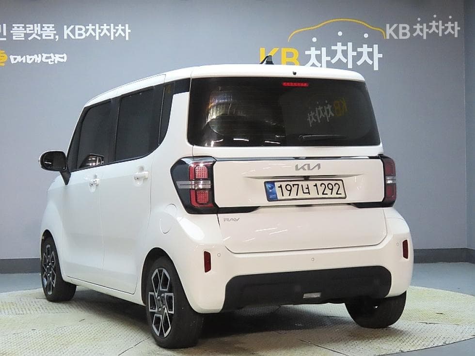 Kia The New (facelift) Kia Ray (van)1.0 Gasoline Signature - 4