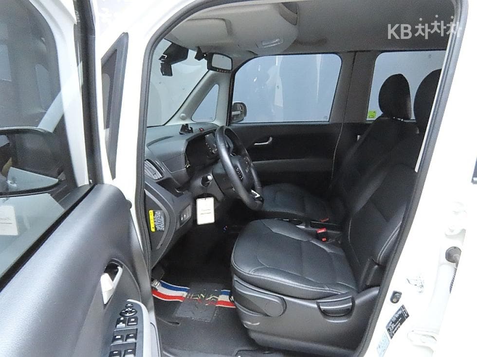 Kia The New (facelift) Kia Ray (van)1.0 Gasoline Signature - 10