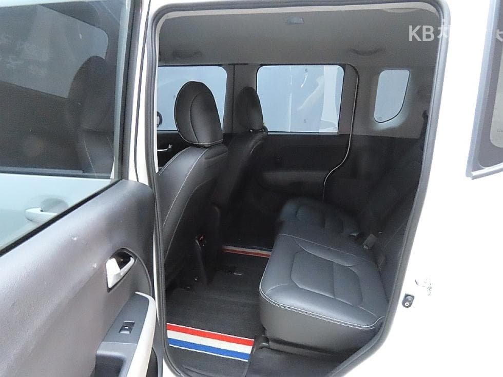 Kia The New (facelift) Kia Ray (van)1.0 Gasoline Signature - 11