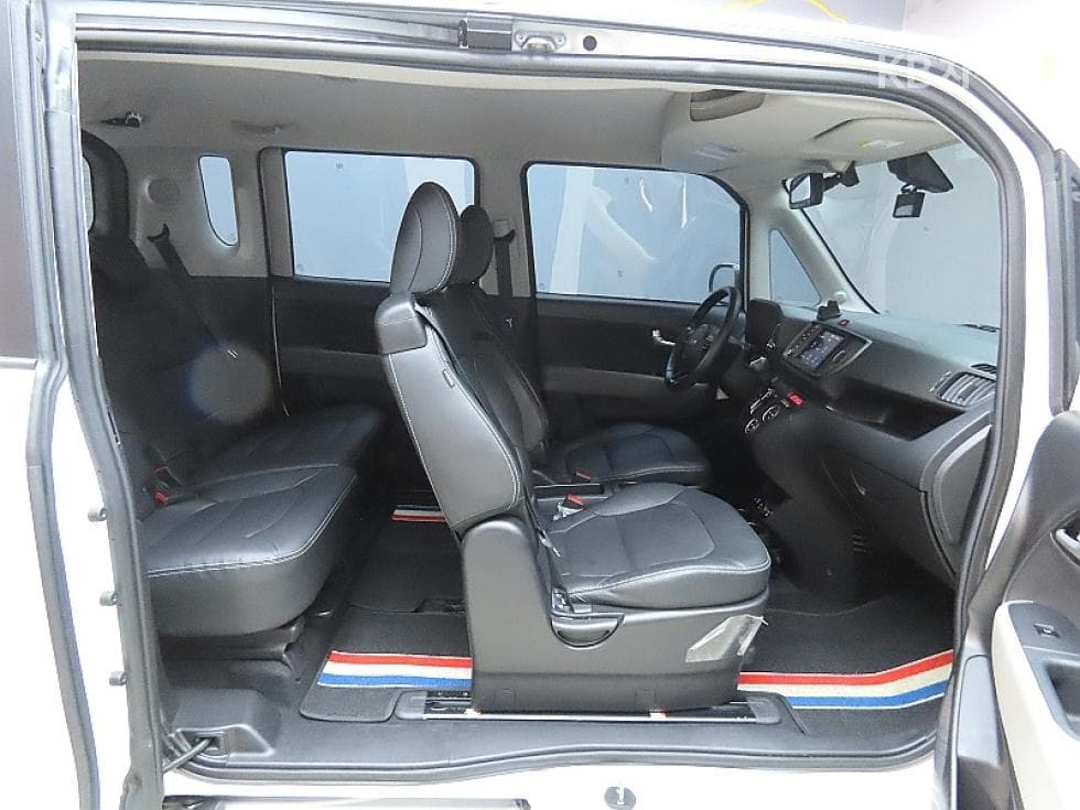 Kia The New (facelift) Kia Ray (van)1.0 Gasoline Signature - 12