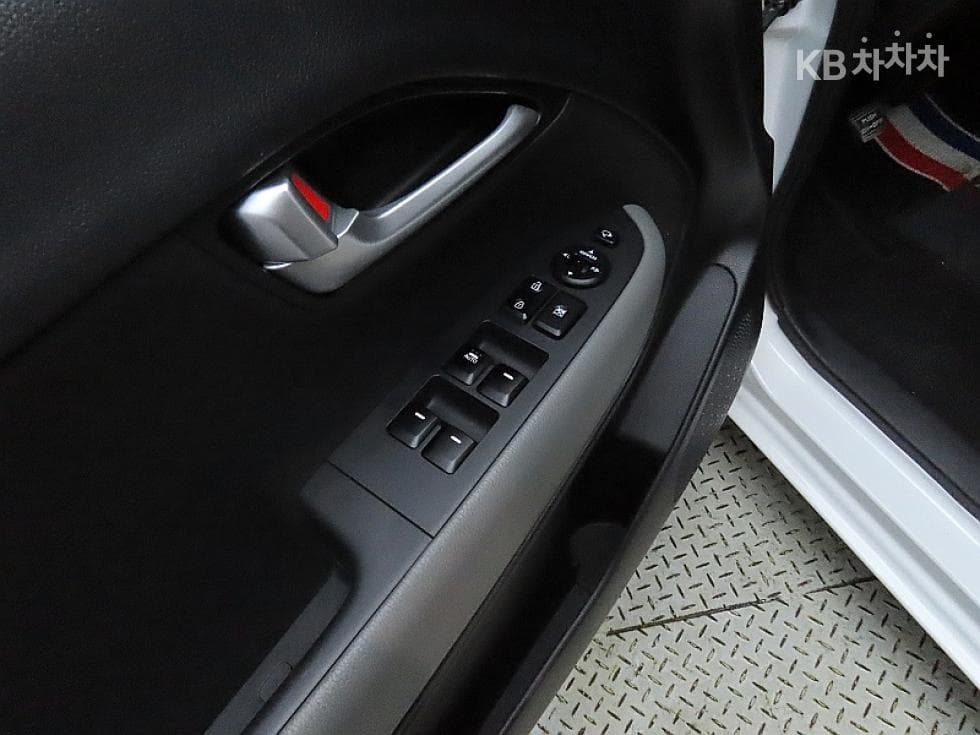 Kia The New (facelift) Kia Ray (van)1.0 Gasoline Signature - 14