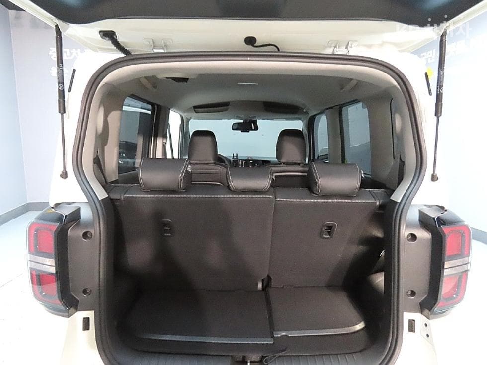 Kia The New (facelift) Kia Ray (van)1.0 Gasoline Signature - 19