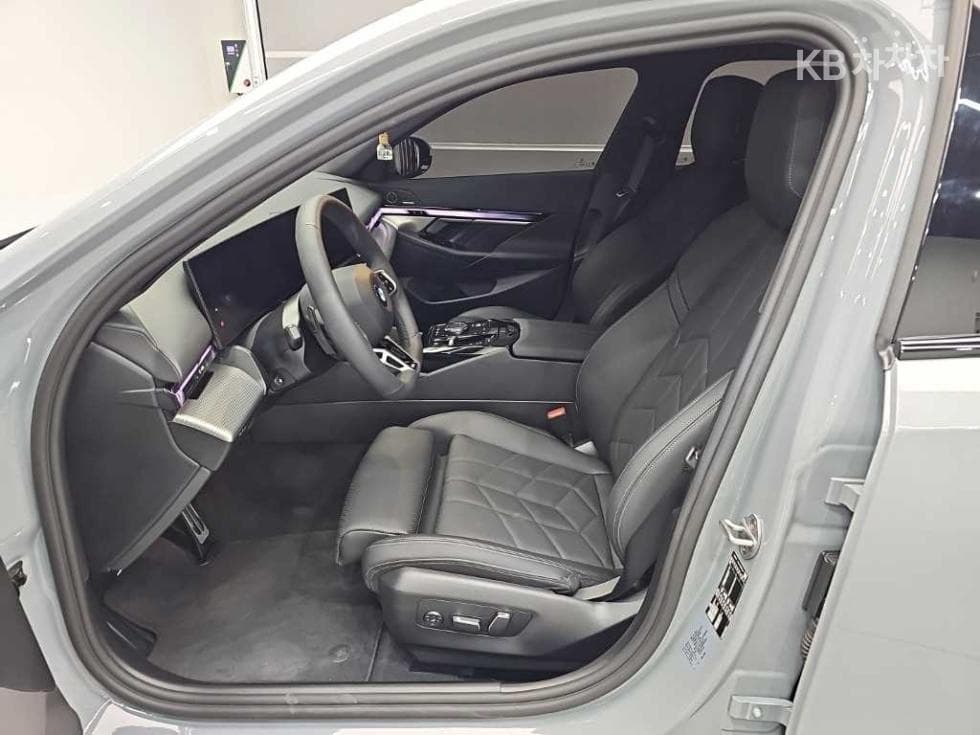 BMW Нов5 Серия(G60)520i M Sport - 11